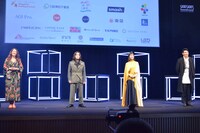 左からフェスティバルアンバサダーのLiLiCo、山田孝之、剛力彩芽、SSFF & ASIAの代表・別所哲也。