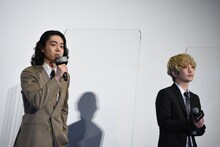 左から菅田将暉、Fukase。