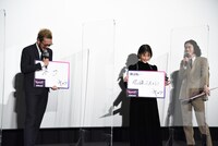 自分は「ネコキャラ」だと主張する中村獅童（左）。