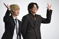 左からFukase、小栗旬。