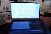 「アーヤと魔女」展の様子。