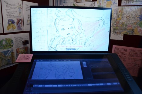 「アーヤと魔女」展の様子。