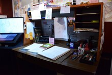 宮崎吾朗の机を再現したコーナー。