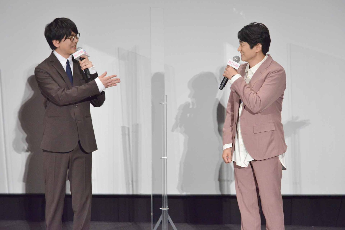 左から花江夏樹、下野紘。