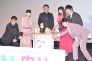 「漁港の肉子ちゃん」公開記念舞台挨拶の様子。左から渡辺歩監督、石井いづみ、明石家さんま、Cocomi、花江夏樹、下野紘。