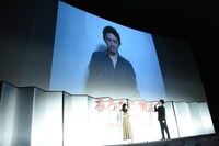 舞台挨拶にリモートで出席したTaka。