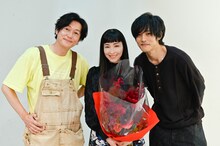 左から井浦新、麻生久美子、松坂桃李。