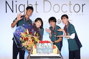 左から沢村一樹、波瑠、岸優太、岡崎紗絵。