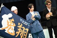 左からカジサック、千葉雄大、哀川翔。