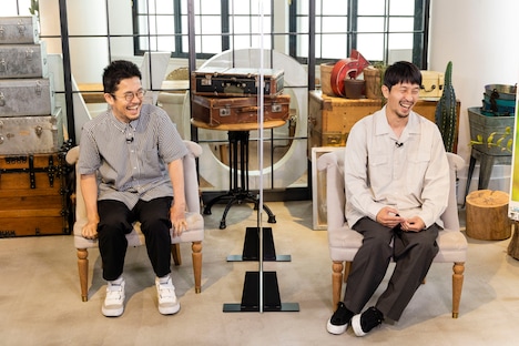 左から中野量太、浅田政志。