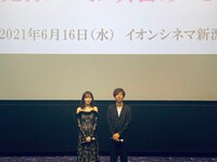 「ショコラの魔法」舞台挨拶に出席した山口真帆（左）、森脇智延（右）。