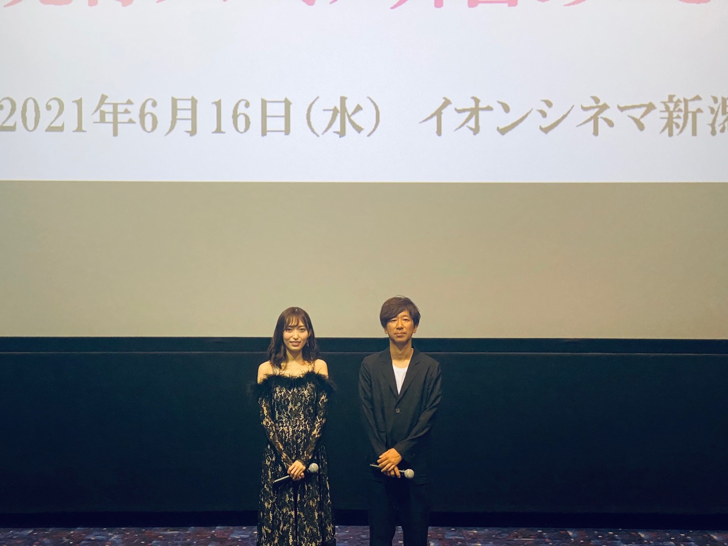 「ショコラの魔法」舞台挨拶に出席した山口真帆（左）、森脇智延（右）。