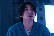 「CUBE」より、柄本時生演じる“最初の男”。