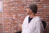 番組MCの森直人。