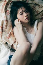 「桜田ひより2022カレンダーブック」より。