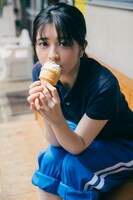 「桜田ひより2022カレンダーブック」より。