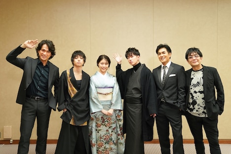 左から江口洋介、村上虹郎、有村架純、佐藤健、北村一輝、大友啓史。