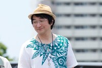 大平修蔵演じる里島敦。