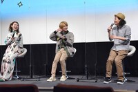 左からファーストサマーウイカ、神木隆之介、上田慎一郎。