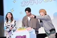 木村昴の目線振りを仕切る神木隆之介。