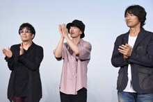 左から大友啓史、佐藤健、江口洋介。