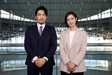 左から大谷亮平、天海祐希。