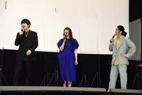 左から梶裕貴、雨宮天、福山潤。