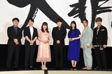左から井上裕介、高木裕平、久野美咲、梶裕貴、雨宮天、福山潤、神尾晋一郎。