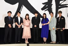 左から井上裕介、高木裕平、久野美咲、梶裕貴、雨宮天、福山潤、神尾晋一郎。
