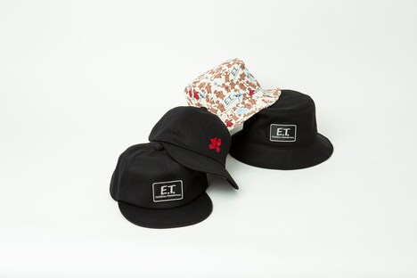 左から「E.T. / CAP」（税込7700円）、「E.T. / 6 PANEL CAP」（税込7700円）、「E.T. / PATTERN BUCKET HAT」（税込8800円）、「E.T. / BUCKET HAT」（税込8250円）。