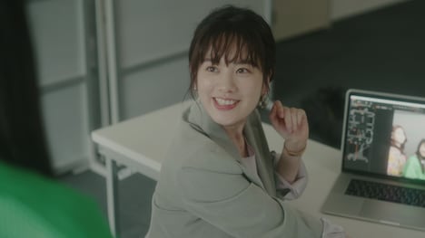 御々多ナツ演じる筧美和子。