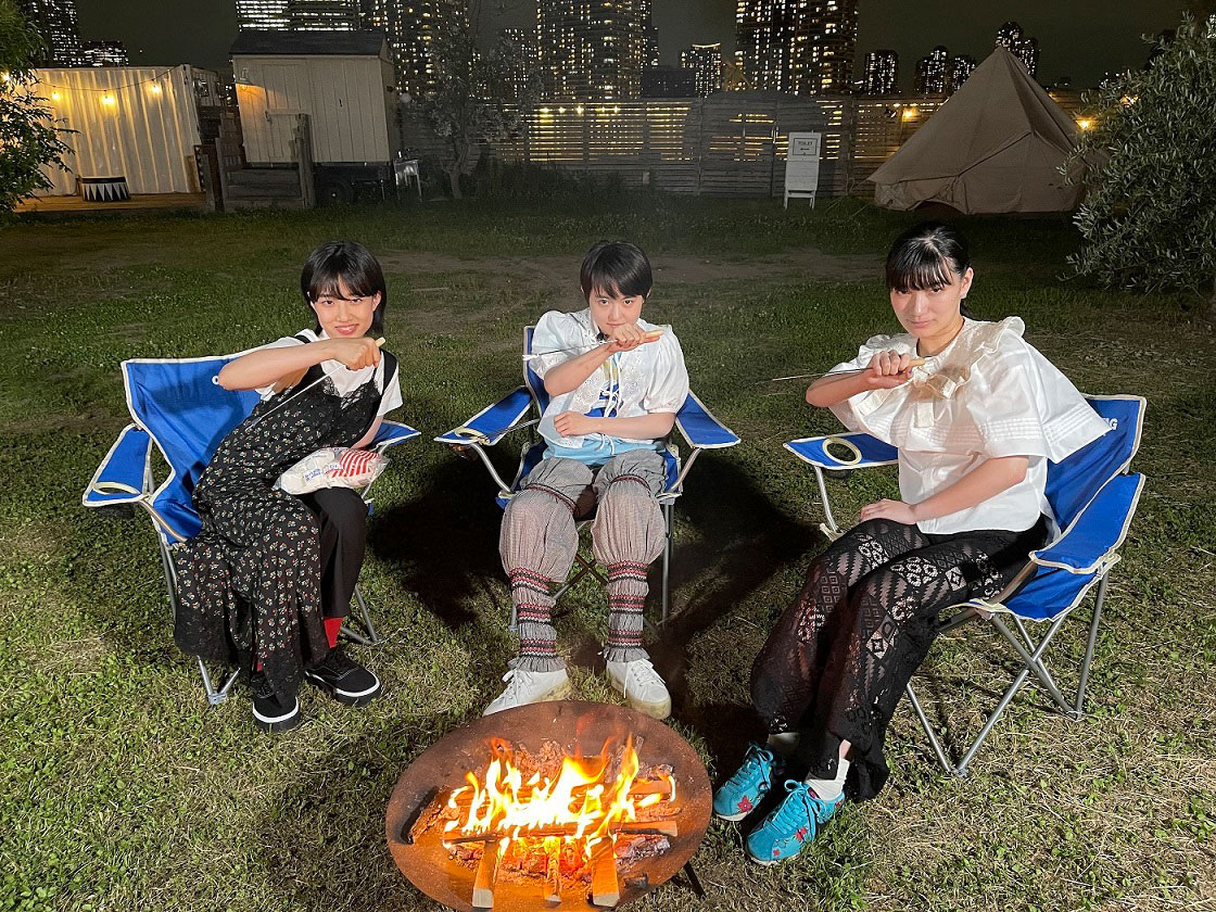 「サマーフィルムにのって」特番で伊藤万理華、河合優実、祷キララがBBQ＆焚火