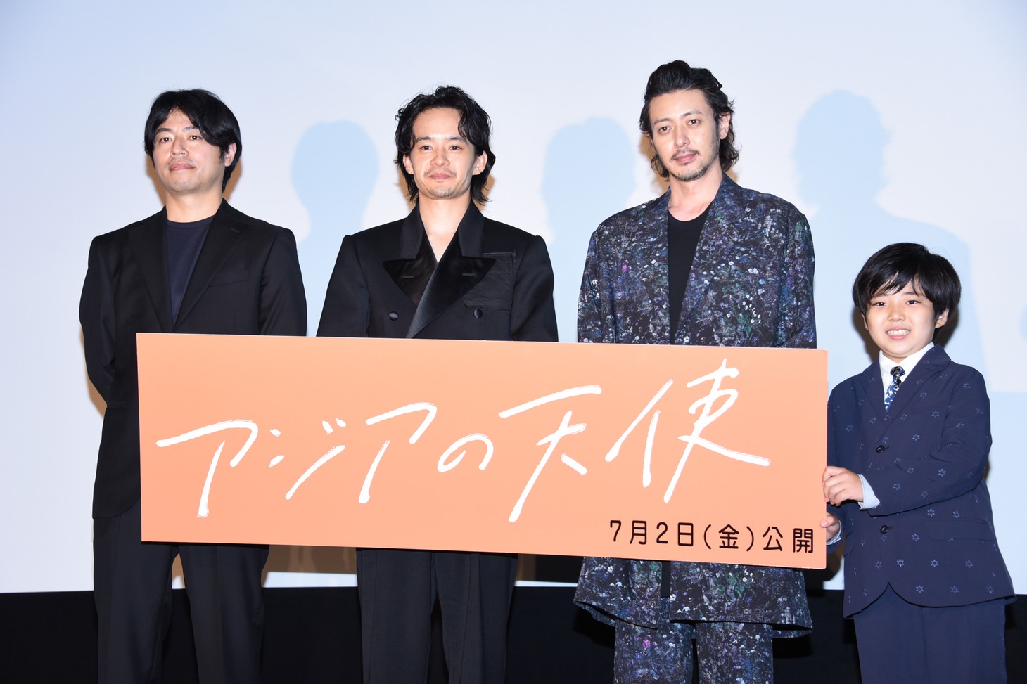 左から石井裕也、池松壮亮、オダギリジョー、佐藤凌。