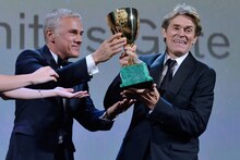 左からクリストフ・ヴァルツ、ウィレム・デフォー。（写真提供：Marechal Aurore / ABACA / Newscom / ゼータ イメージ）