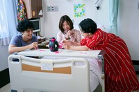 「浜の朝日の嘘つきどもと」新場面写真