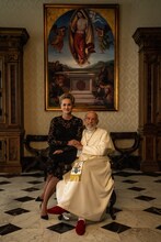 左からシャロン・ストーン、ジョン・マルコヴィッチ。