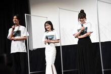 左から遠藤史也、溝口奈菜、木下彩音。