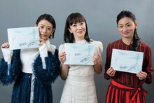 左から高畑充希、菅野美穂、尾野真千子。