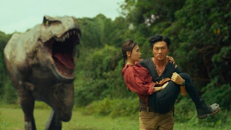 「ジュラシック・アイランド」 (c)2020 Tencent Pictures, Beijing Douch Film Culture Media Co.,Ltd.,Tianjin Rabbit Hole Film Culture Media Co.,Ltd.All Rights Reserved.