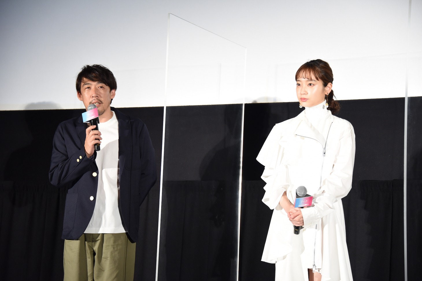左から石川慶、清水くるみ。