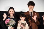 左から芳根京子、鈴木咲、岡田将生。