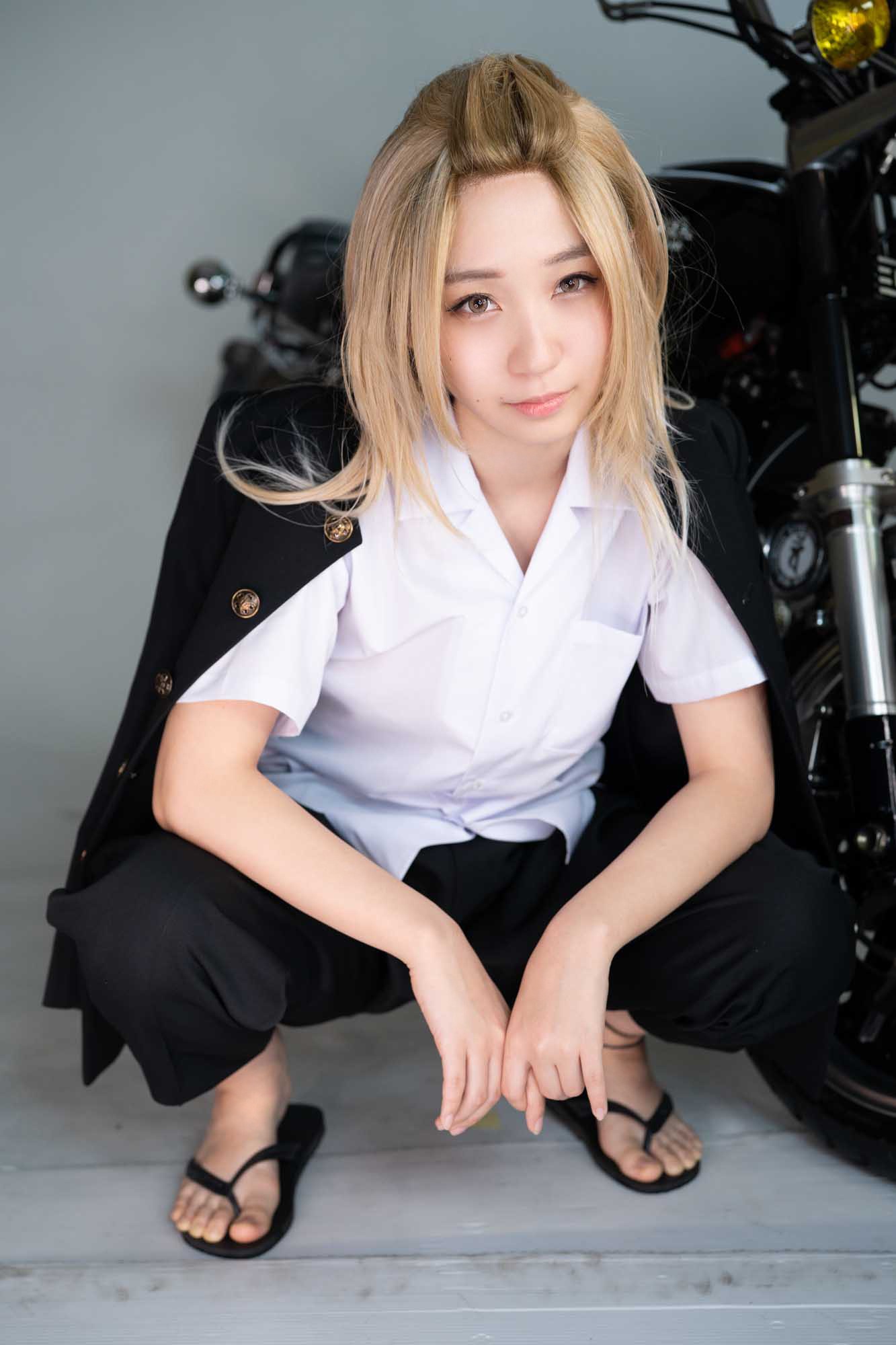 伊織もえが「もしもマイキーが女だったら…」で披露したコスプレ。