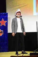 ハリウッド映画モノマネを披露するこがけん。