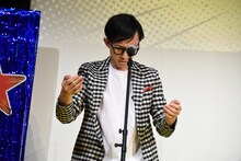 「コンビニバイト中、自分にヒーローの能力があると気付いた男」というアメコミ映画モノマネを披露するこがけん。