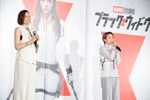 左から米倉涼子、田村睦心。