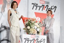 左から米倉涼子、田村睦心。