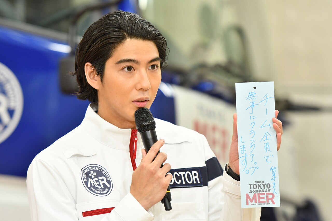 TOKYO MER　フード付きタオル　鈴木亮平　賀来賢人　東京 MER TOKYO MER」のアイデア 15 件 | 鈴木亮平, 医療ドラマ, 賀来賢人