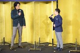 左から小栗旬、田中裕二。
