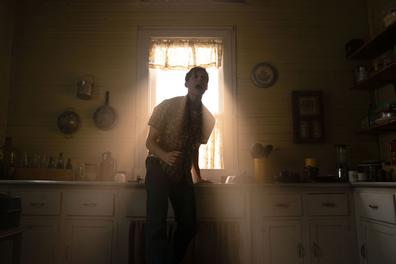 ほろ酔いの男が悪魔に見える…「死霊館 悪魔のせいなら、無罪。」本編映像の一部公開