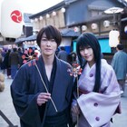 「るろうに剣心」佐藤健と有村架純がほほえむオフショット到着、新場面写真6枚も